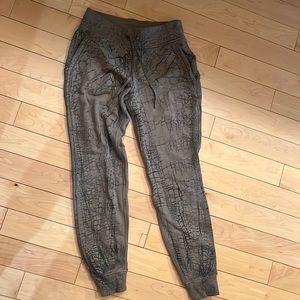 Lululemon Warm Down High-Rise Jogger. Never worn.